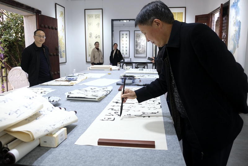 房縣政協(xié)書畫院正式對外開放 展覽展示服務(wù)助力文化惠民